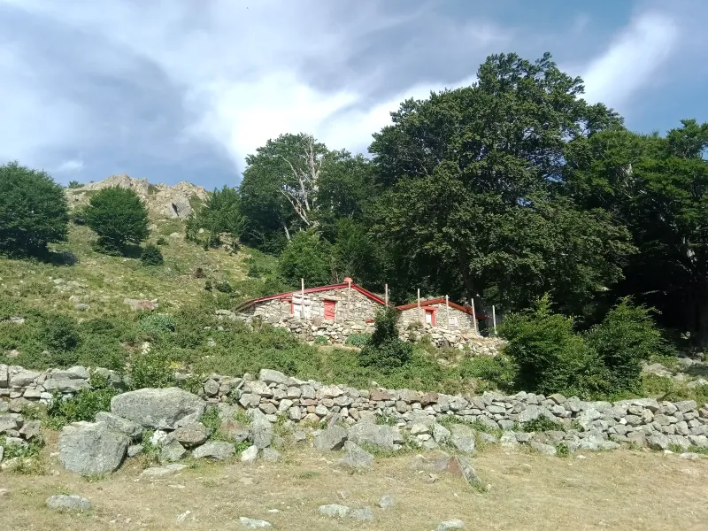 Les bergeries en pierre d’Alzeta sur le GR20.