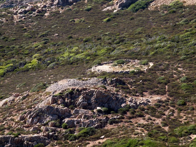Ancienne aire à blé en pierre sur la presqu’île de la Revellata.