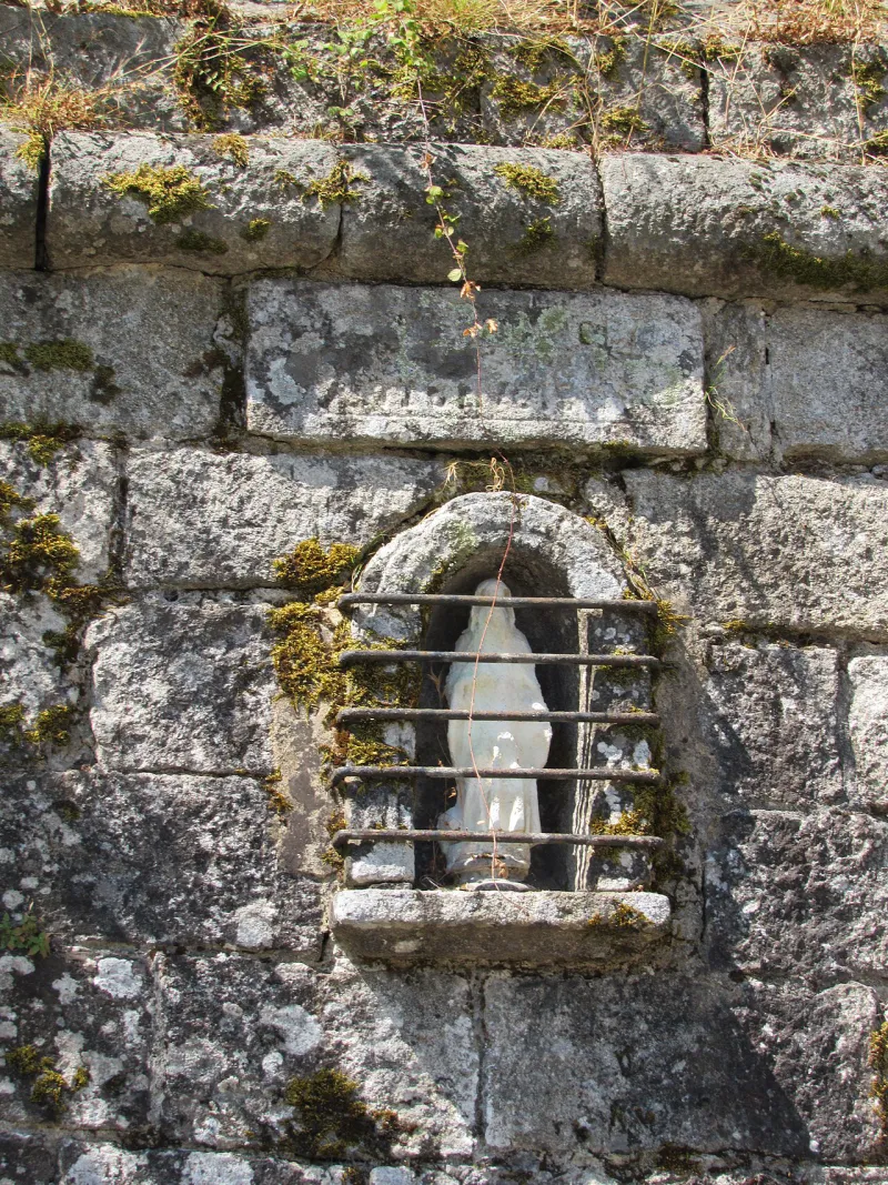 L’oratoire Saint-Antoine à Poggio, sur la commune de Tavera, dans une niche de pierre.