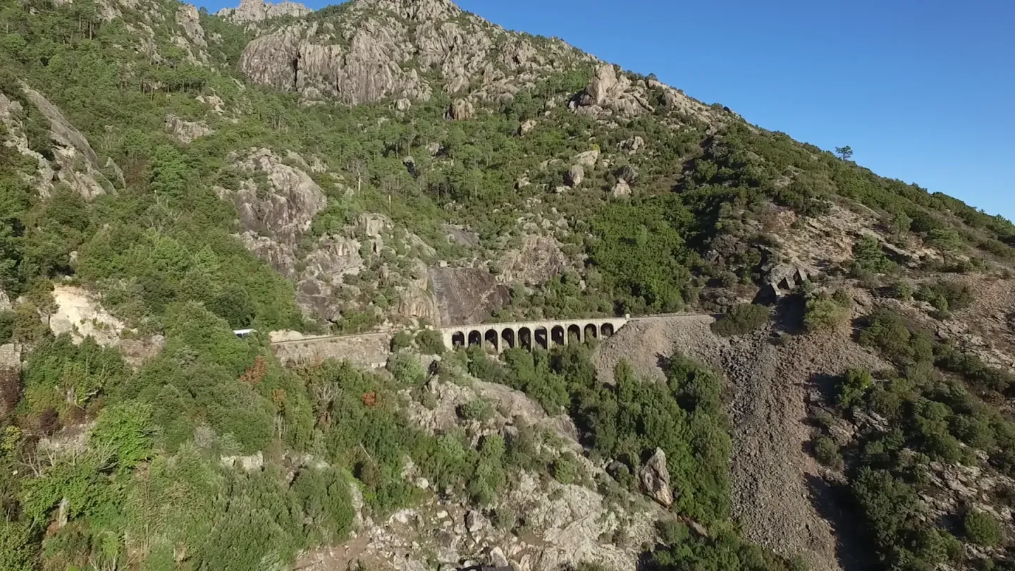 Guinguetta · maghjina estratta da u filmu di Train Corse ; illustrazione di a reta, micca un avvenimentu datatu di u 2026