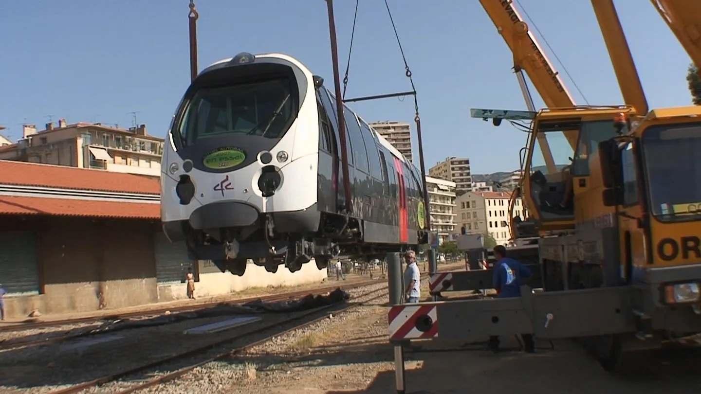 Messa nant'à i rail di u primu AMG 800 — 23 di ghjugnu di u 2007.