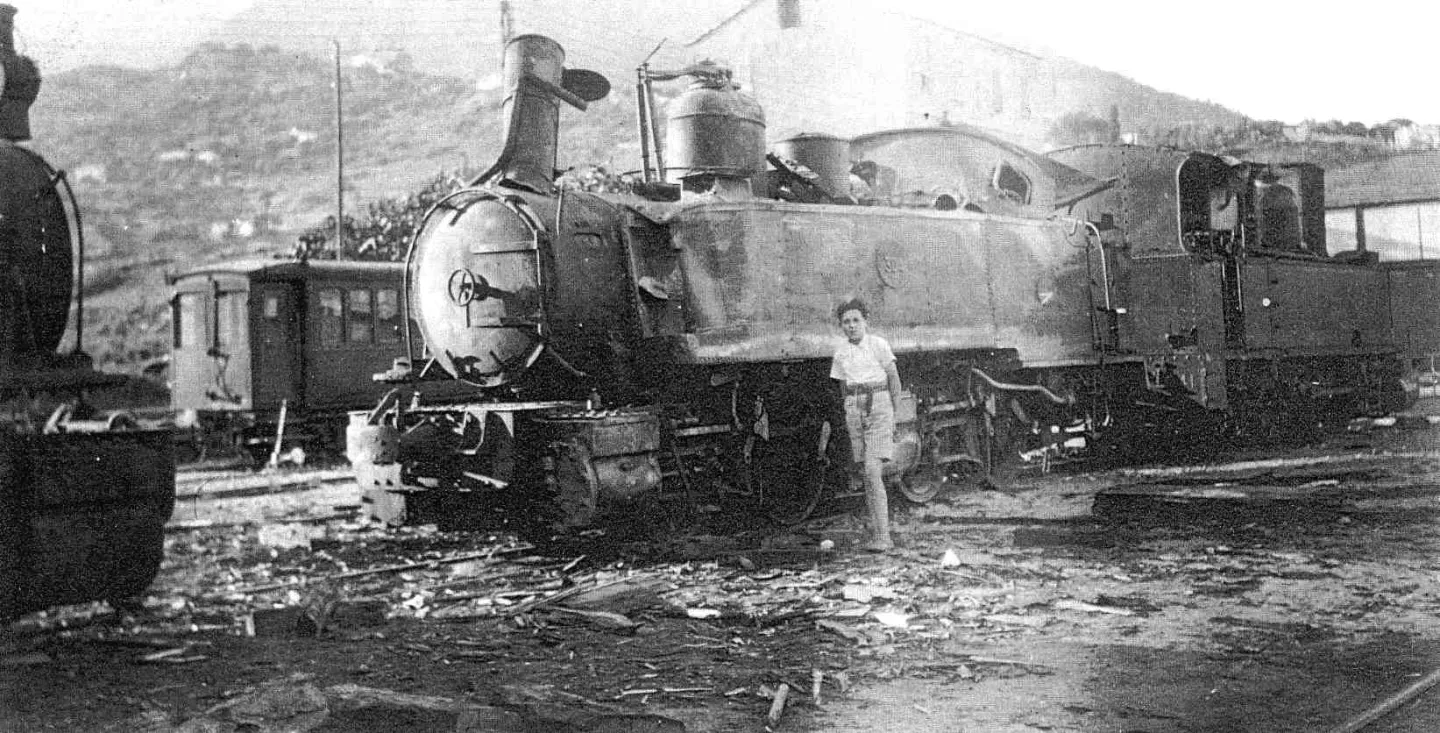 I camini di ferru corsi feriti da a guerra — 1943