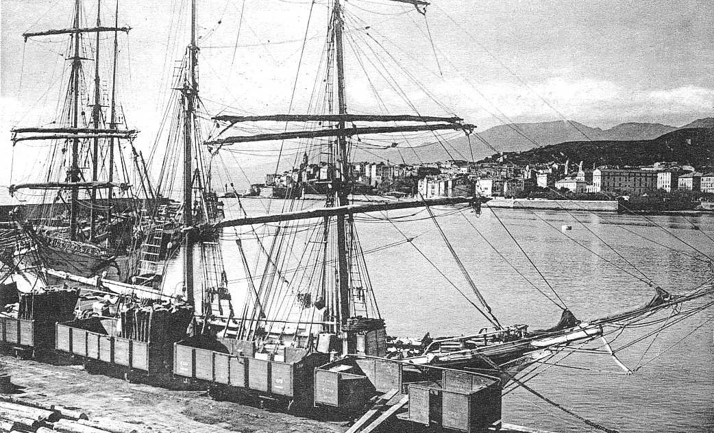 U caminu di ferru à u portu di Bastia.